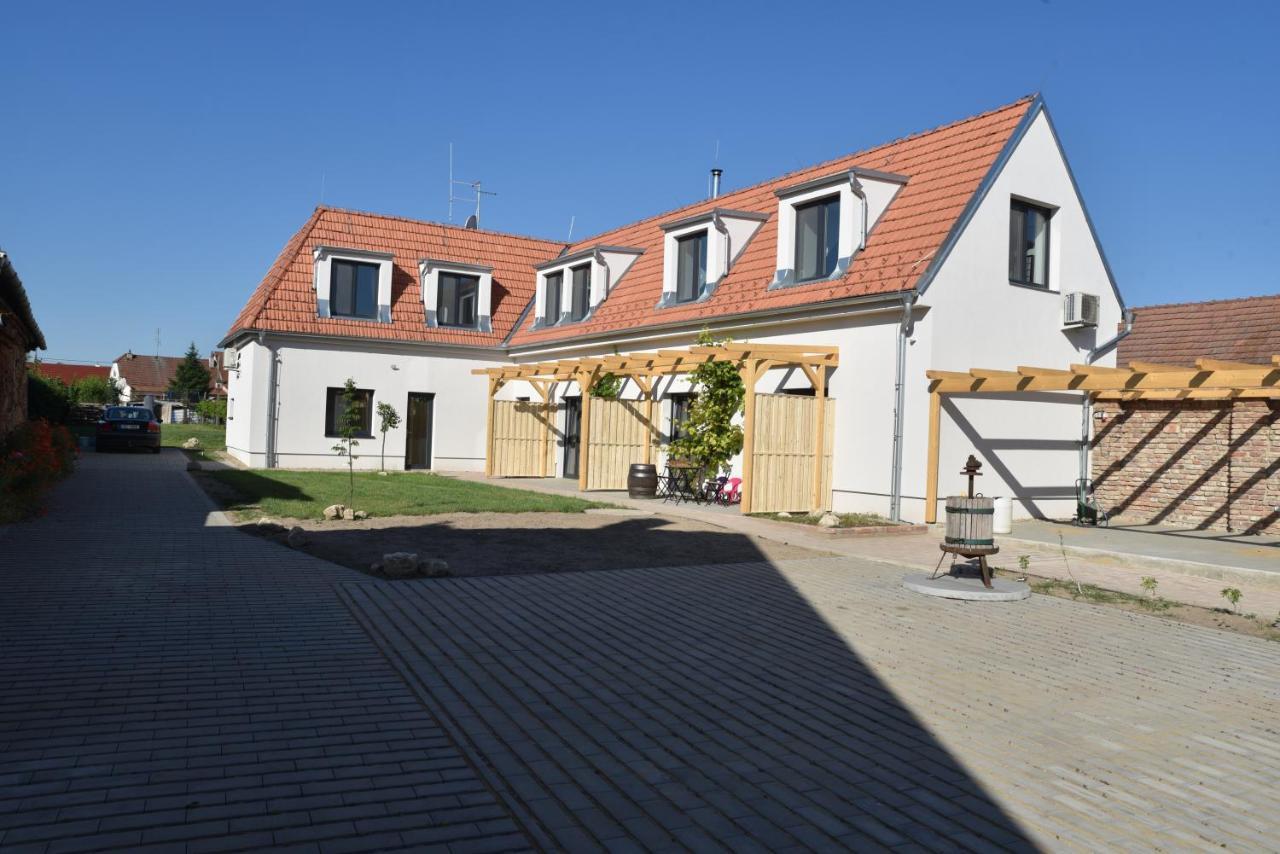 Vila Vlastovka Bulhary Exteriör bild